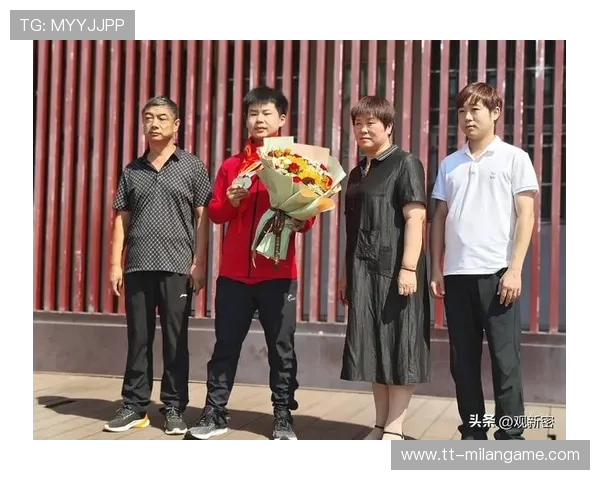 奥运冠军回母校演讲：全场沸腾